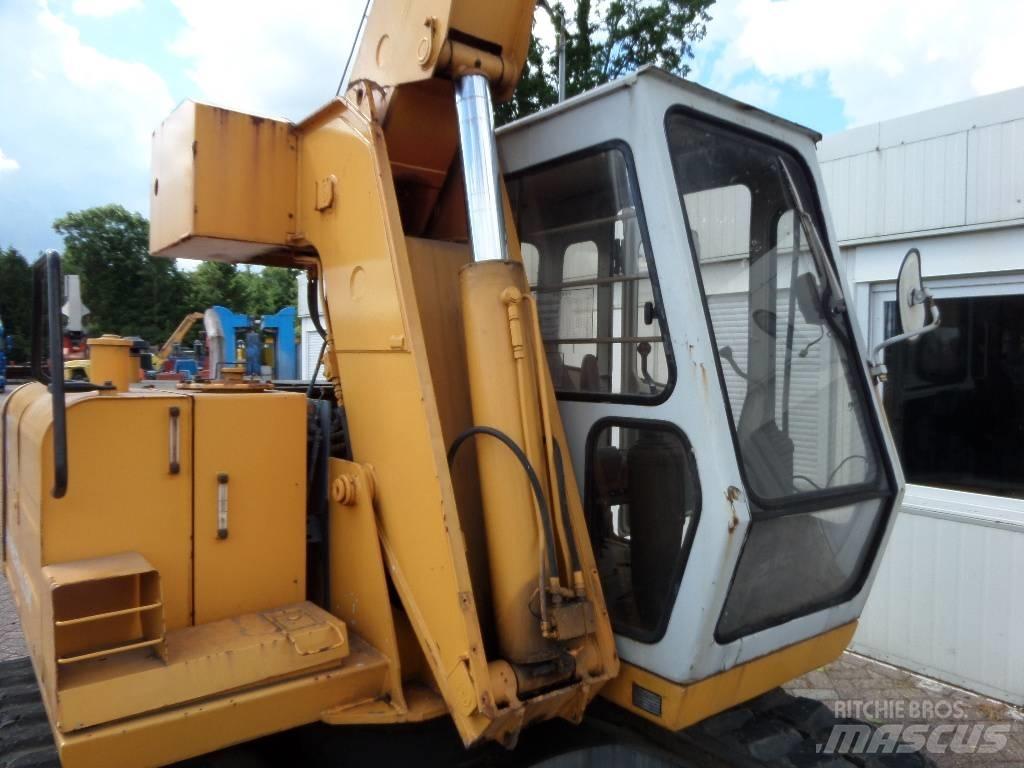 Hitachi EX 60 Tracked cranes