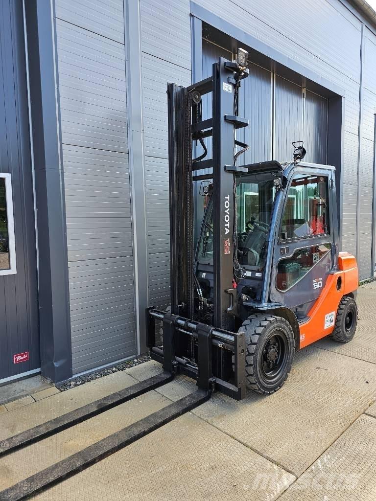 Toyota 8 FD 30 Diesel trucks