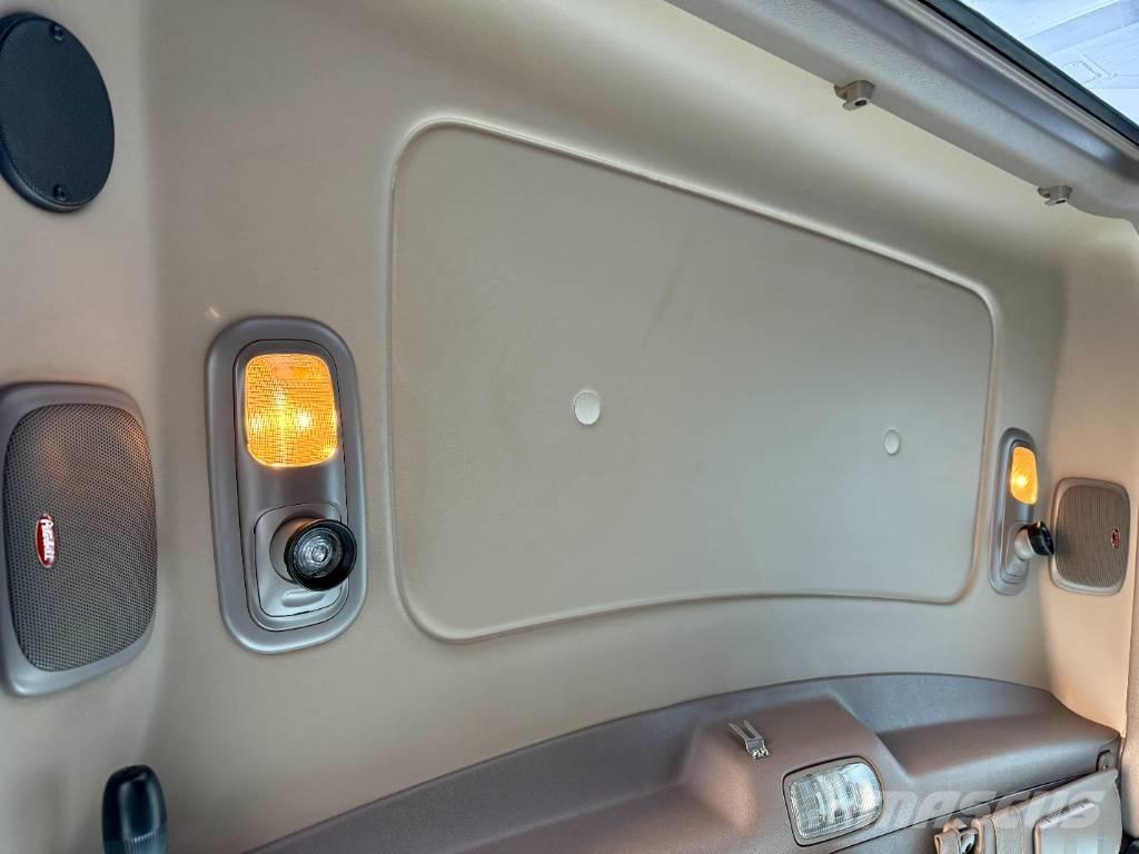 Peterbilt 389 Truck Tractor Units