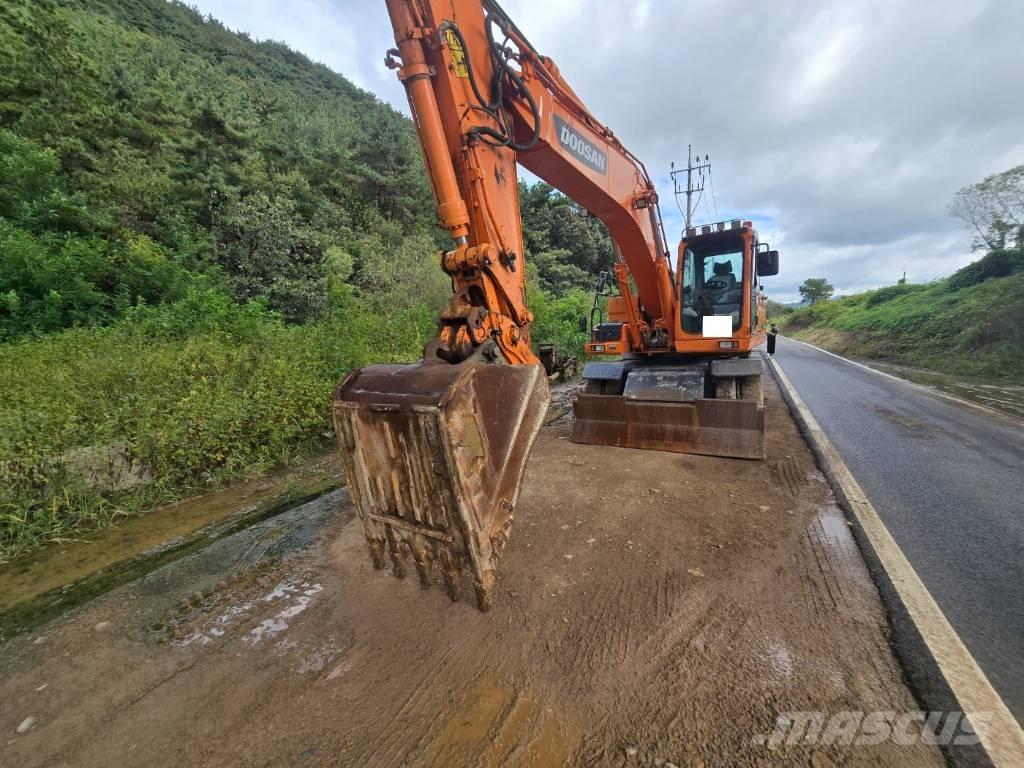 Doosan DX 210 W Wheeled excavators