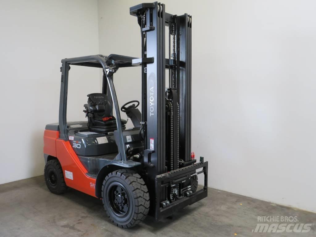 Toyota 8 FD F 30 Diesel trucks