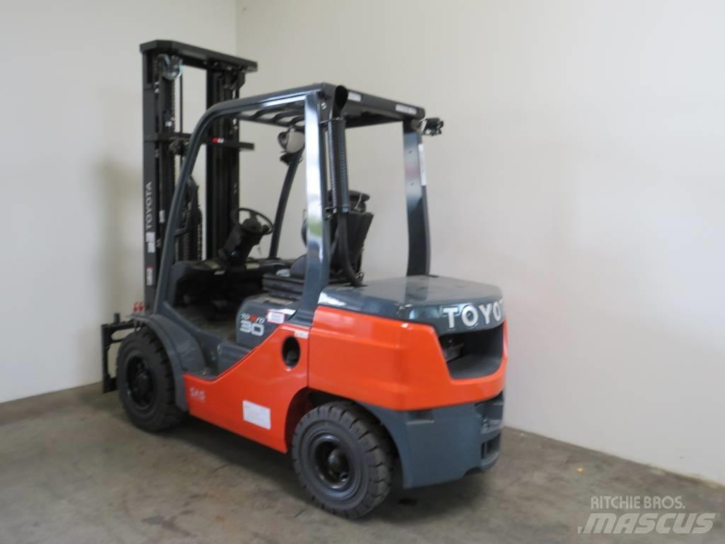 Toyota 8 FD F 30 Diesel trucks