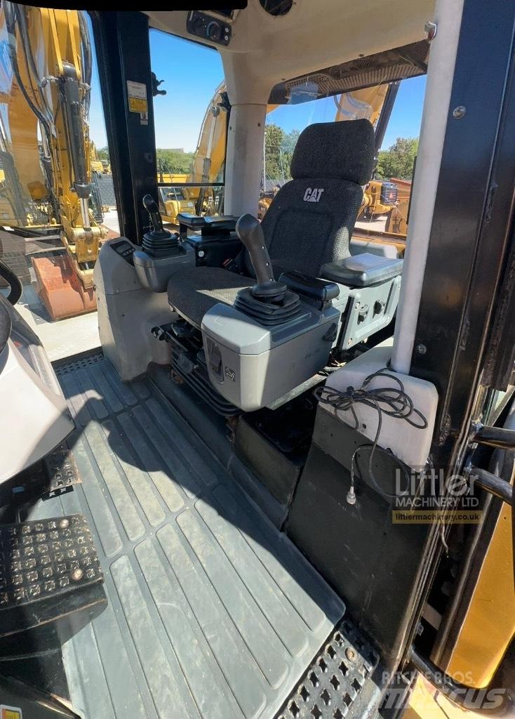CAT 973D Crawler FEL's