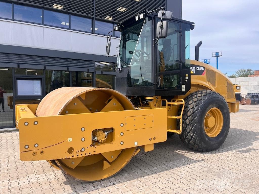 CAT CS 66 B Single drum rollers