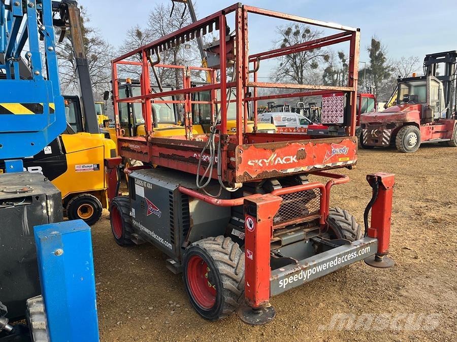 SkyJack SJ6826RT Scissor lifts