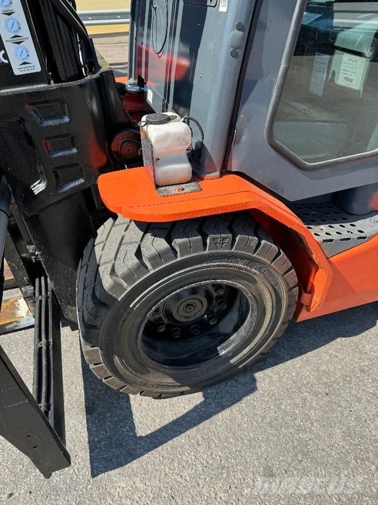 Toyota 8FBMT50 Electric forklift trucks