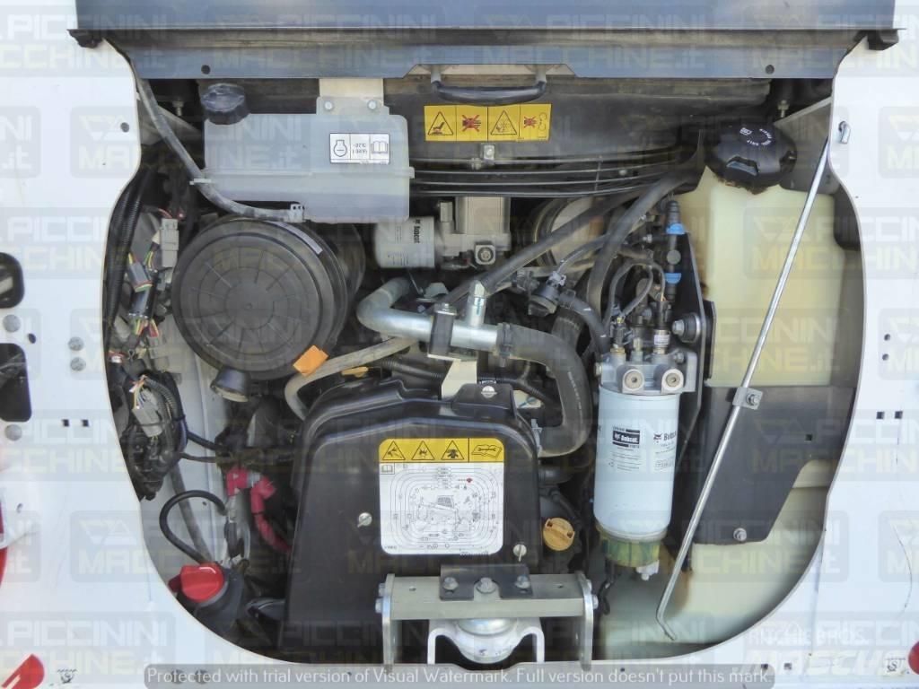 Bobcat T66 HF Crawler FEL's