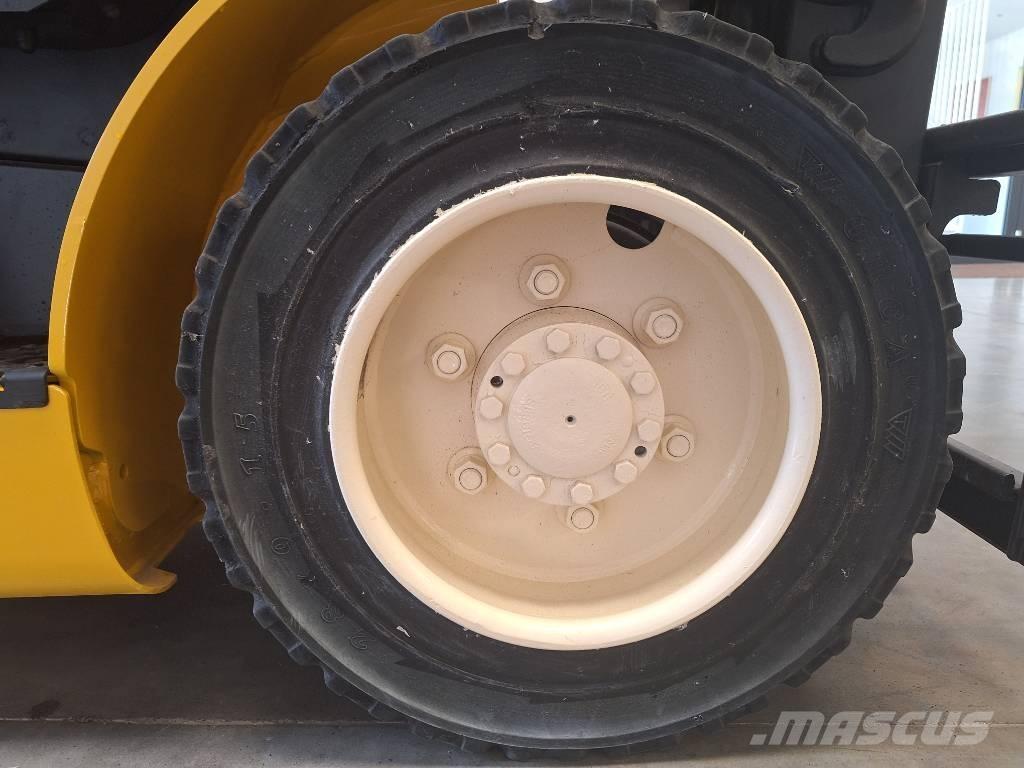 Yale GDP 25 VX Diesel trucks