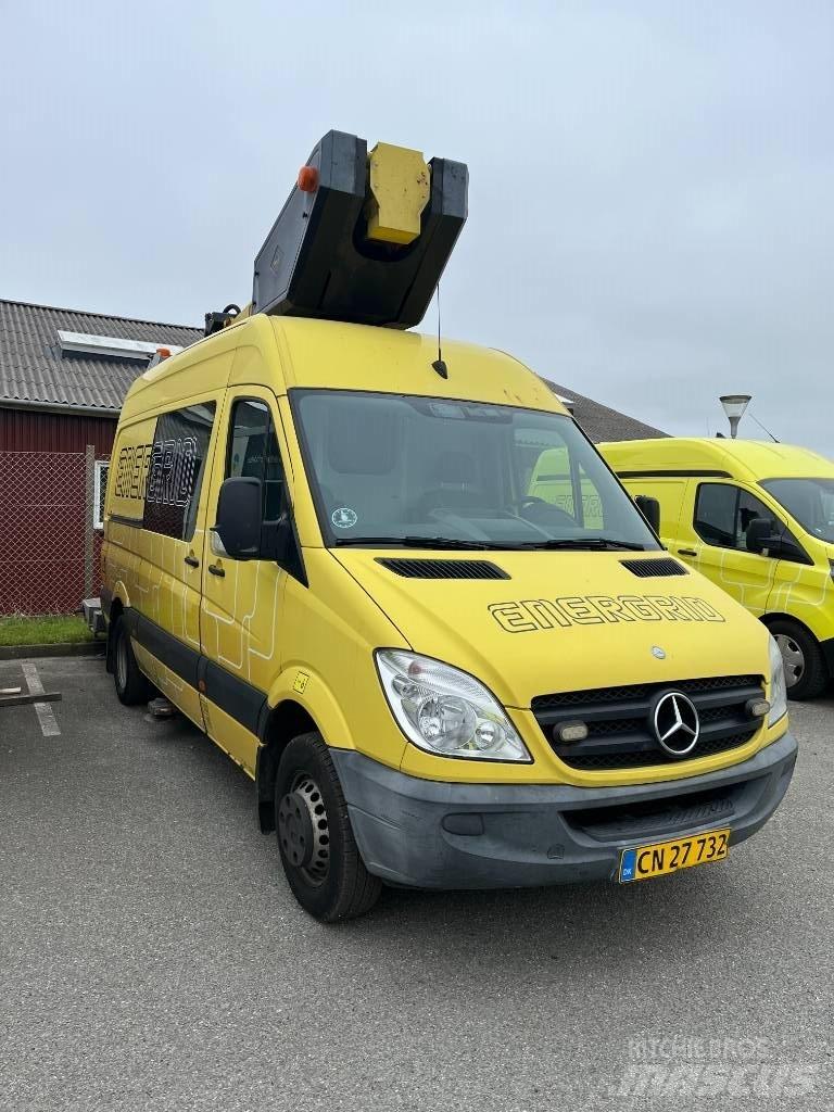 VERSALIFT VT-145-F Truck mounted aerial platforms