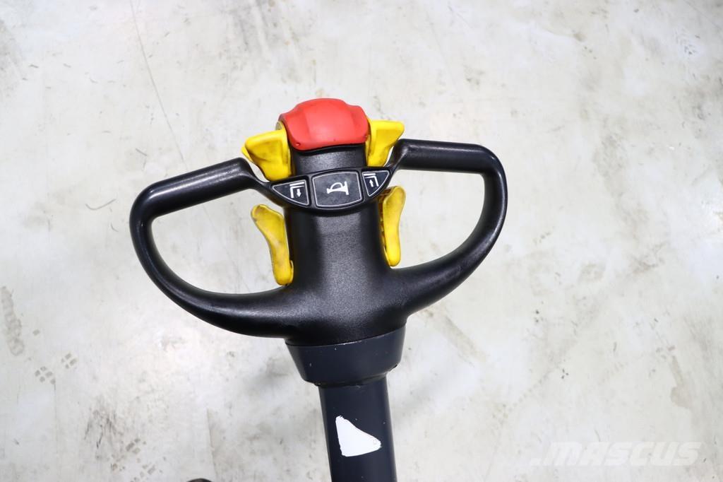 Komatsu CNI 14 Pedestrian stacker