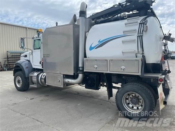 Peterbilt 348 Sewage disposal Trucks