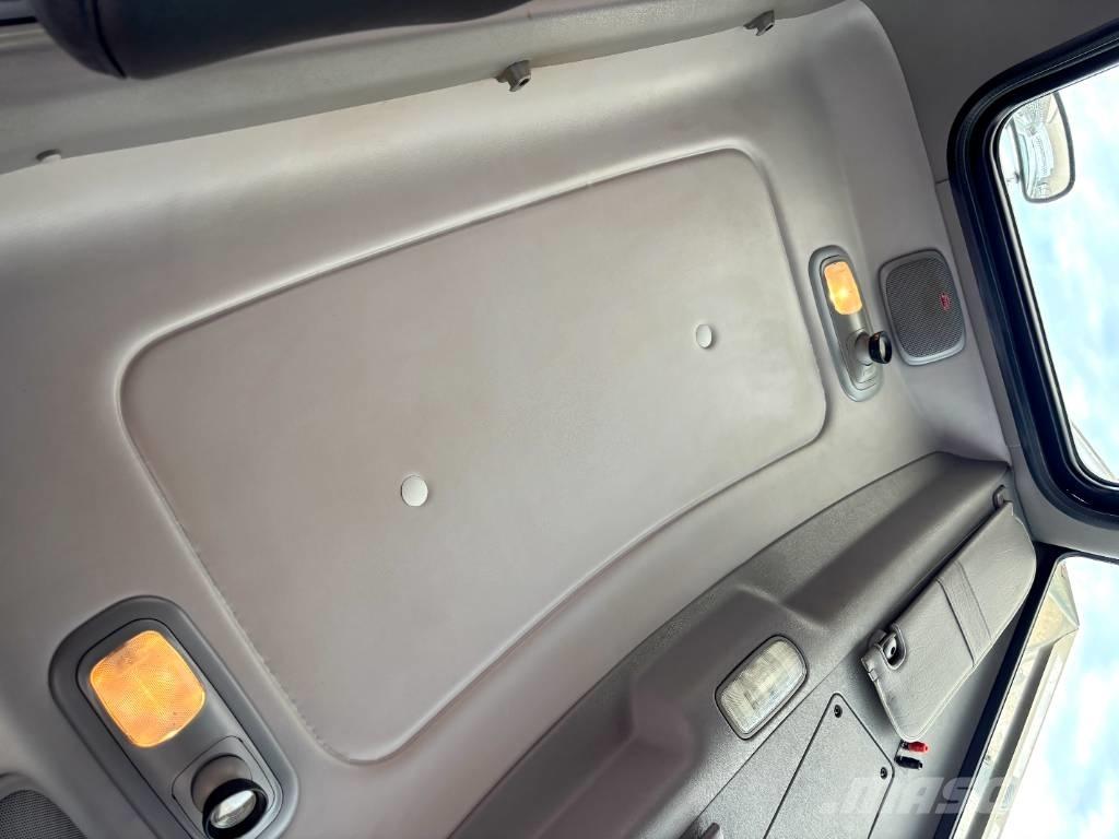 Peterbilt 389 Truck Tractor Units