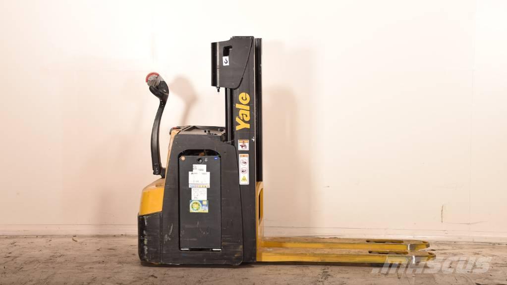 Yale MS 14 AC Pedestrian stacker