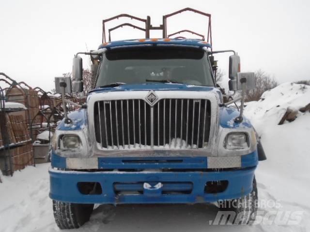 International 4600 Flatbed/Dropside trucks