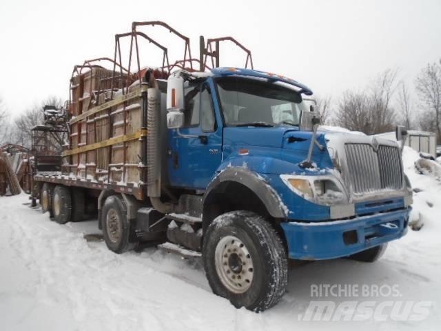 International 4600 Flatbed/Dropside trucks