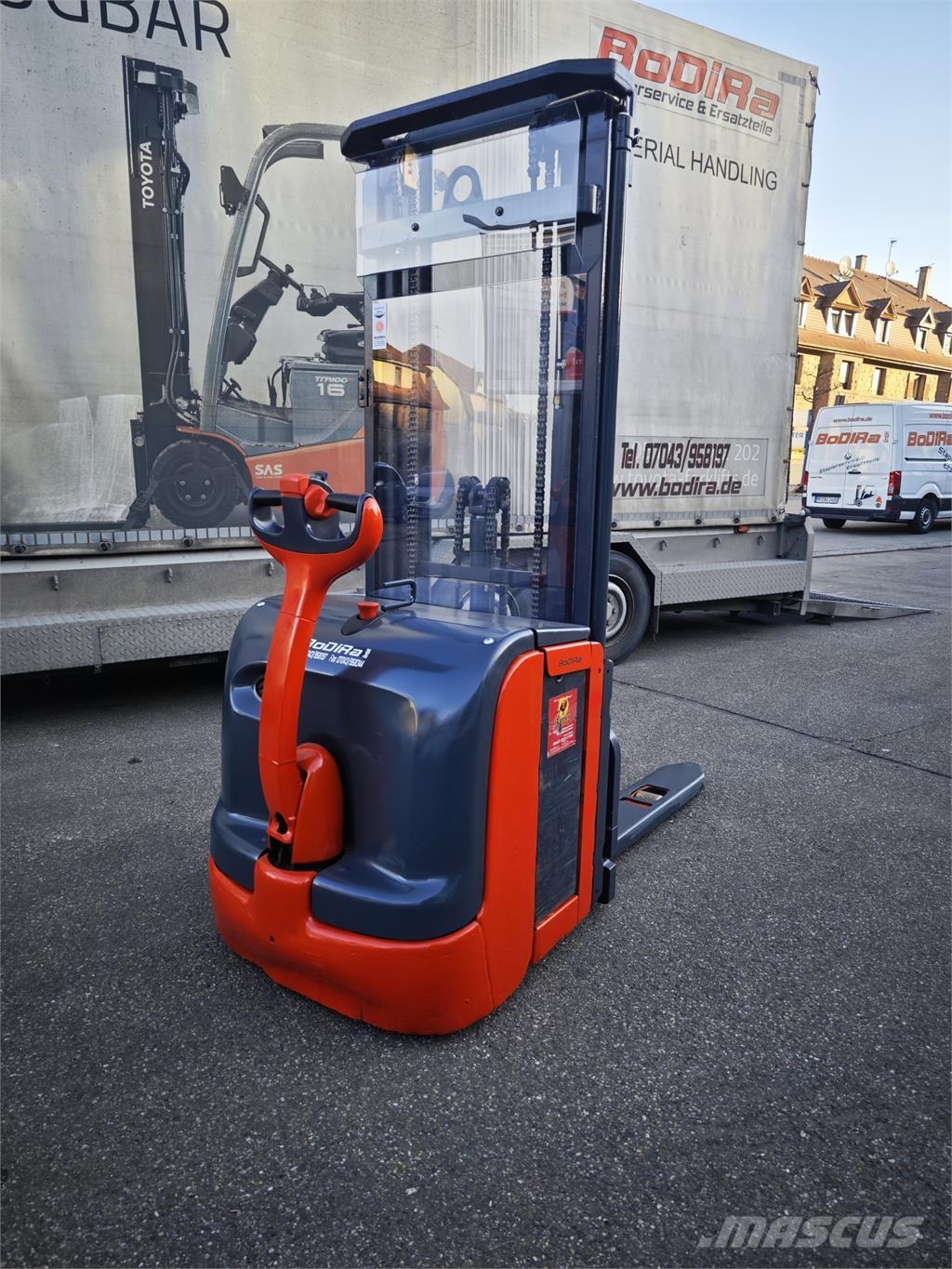 Linde L14 Self propelled stackers