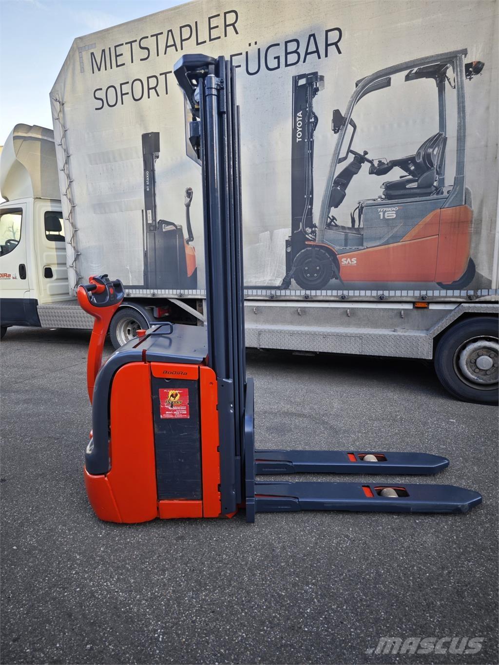 Linde L14 Self propelled stackers