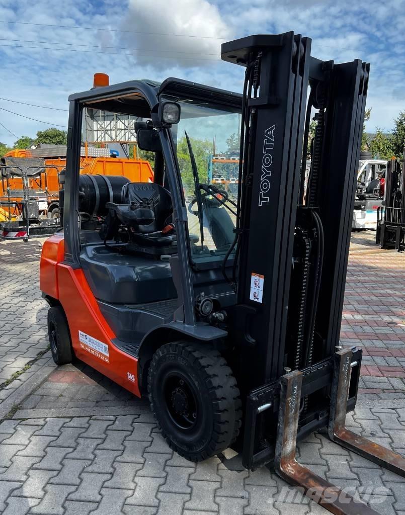 Toyota 02-8 FG F 25 LPG trucks