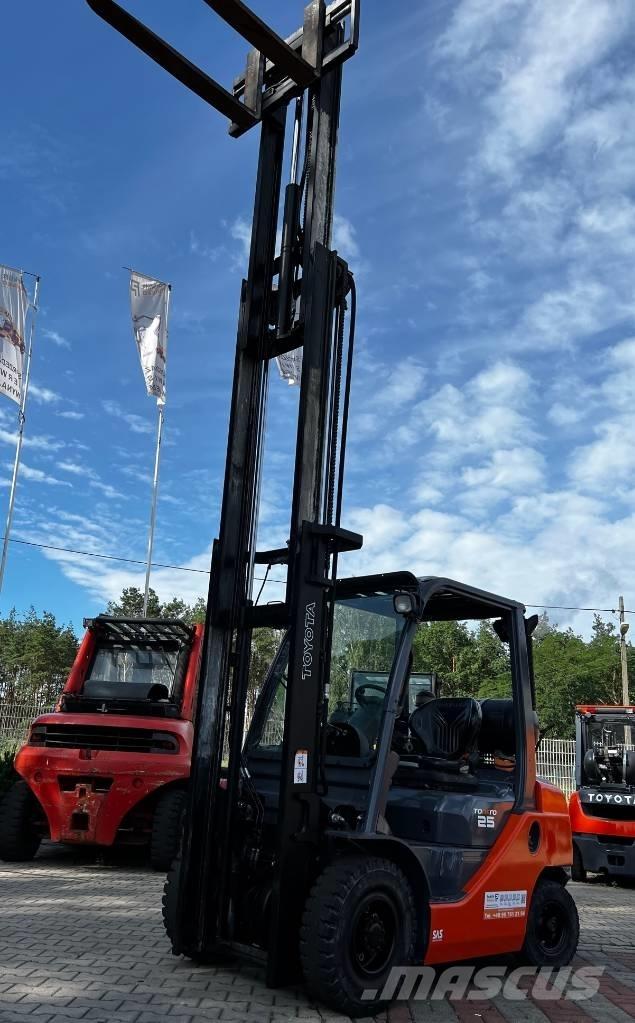 Toyota 02-8 FG F 25 LPG trucks