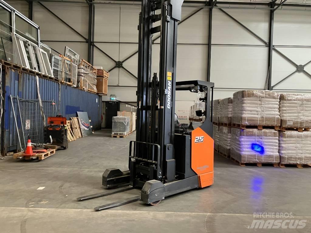 Doosan BR25JW-9 Reach truck