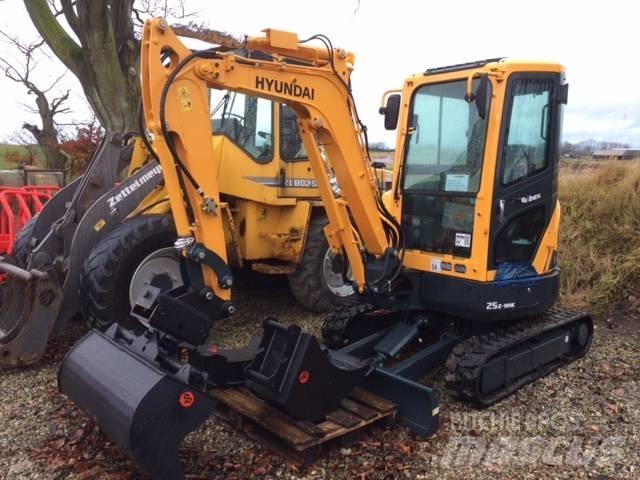 Hyundai R25 AK Mini excavators < 7t