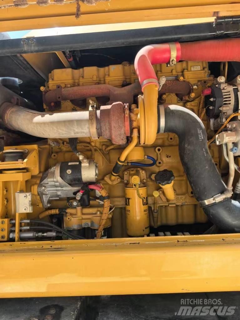 CAT M 320 Wheeled excavators