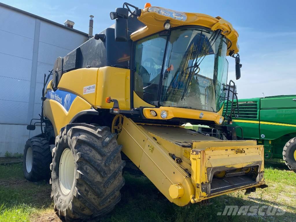 New Holland CX 8070 Combine harvesters