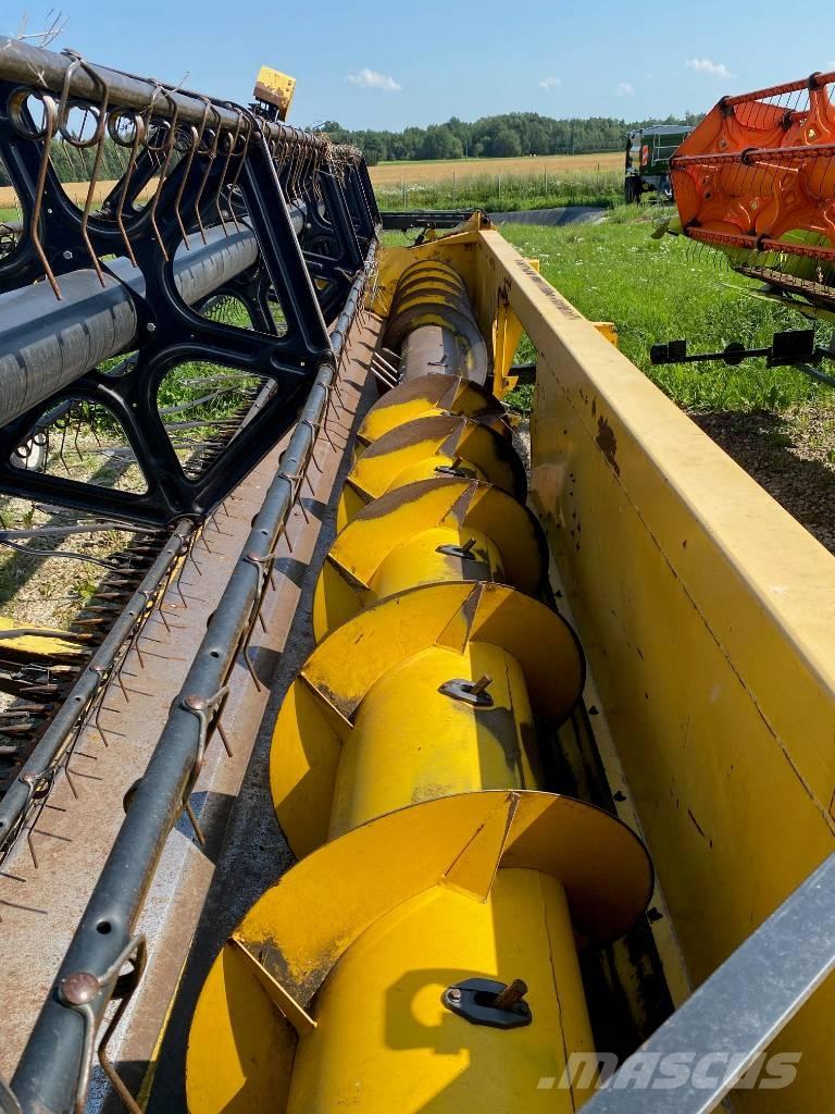 New Holland CX 8070 Combine harvesters