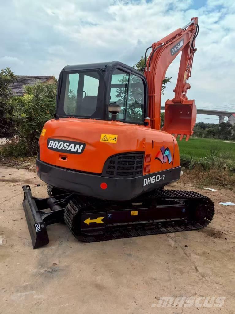 Doosan DH 60 Mini excavators < 7t