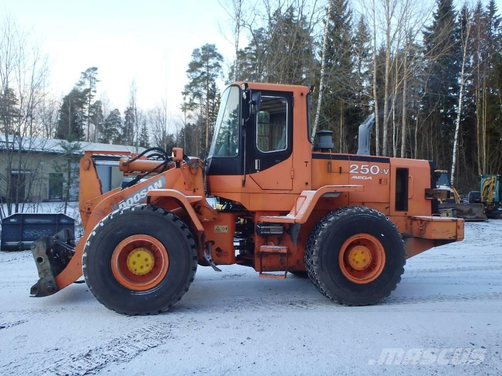 Daewoo Mega 250 4x4 Wheel loaders