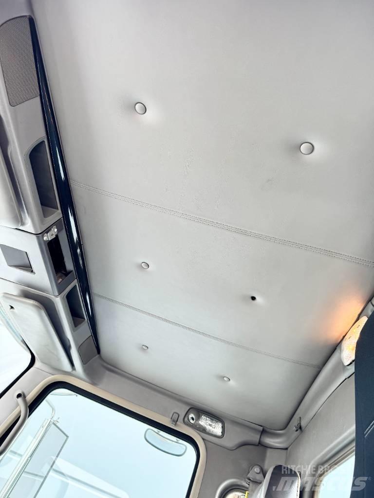 Kenworth T800 Truck Tractor Units