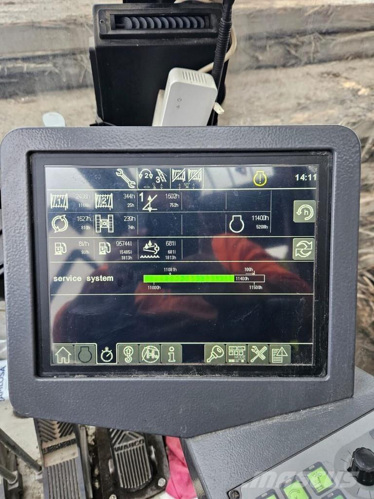 Liebherr HS 8100 Tracked cranes