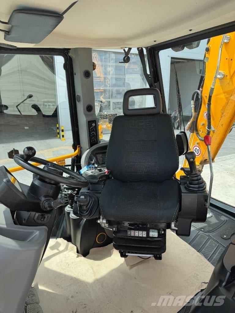 JCB 4 CX Pro TLB's