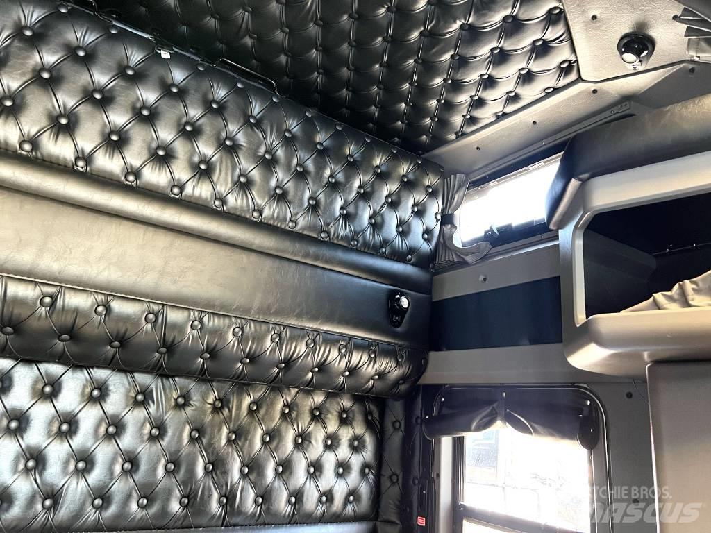 Kenworth W 900 Truck Tractor Units