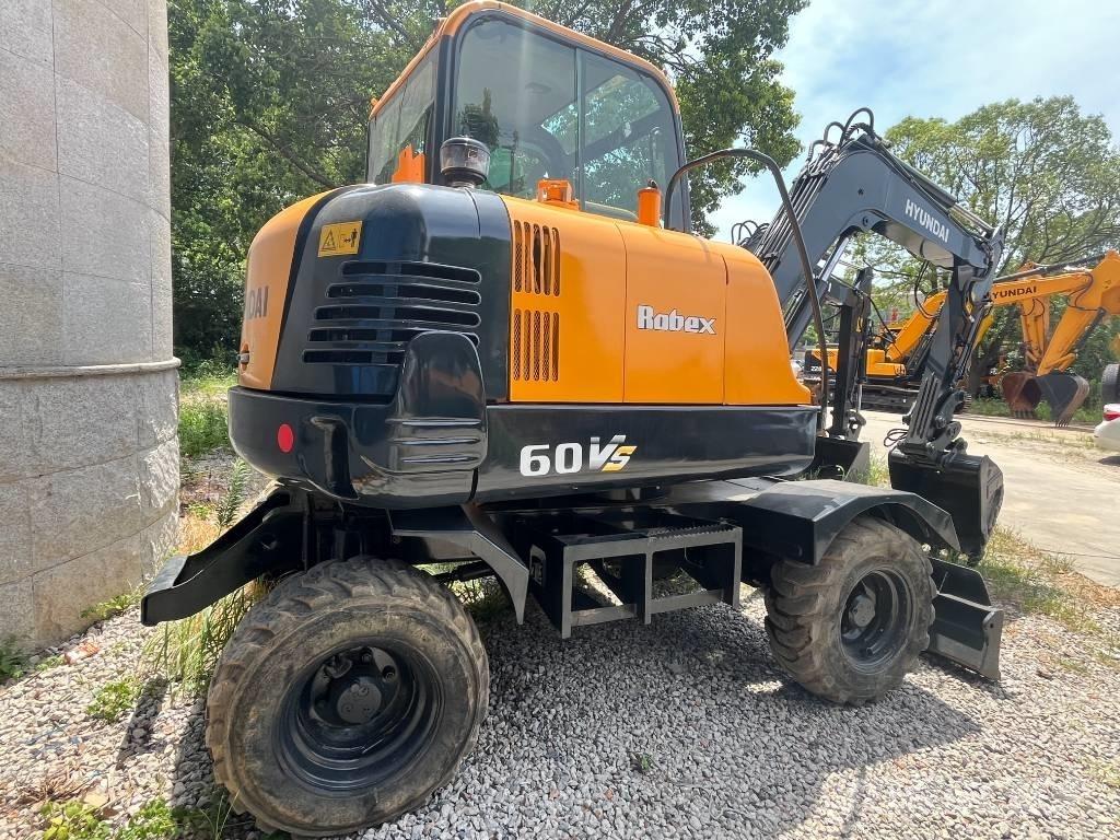 Hyundai Robex 60 VS Mini excavators < 7t