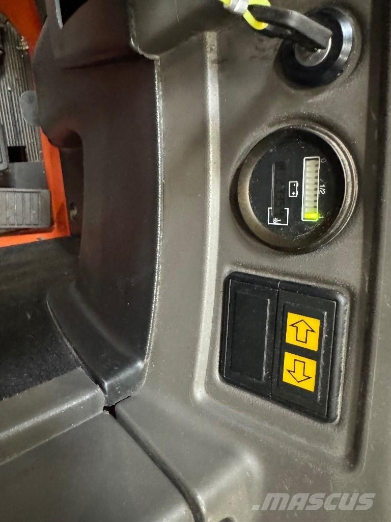 Toyota SRE135L Self propelled stackers