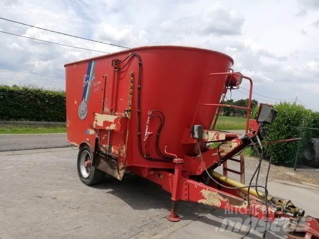 Peecon 17M³ Mixer feeders