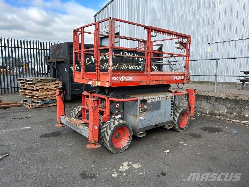 SkyJack SJ 6832 RT Scissor lifts