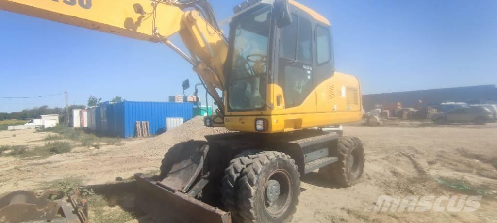 Komatsu PW 140-7 Wheeled excavators