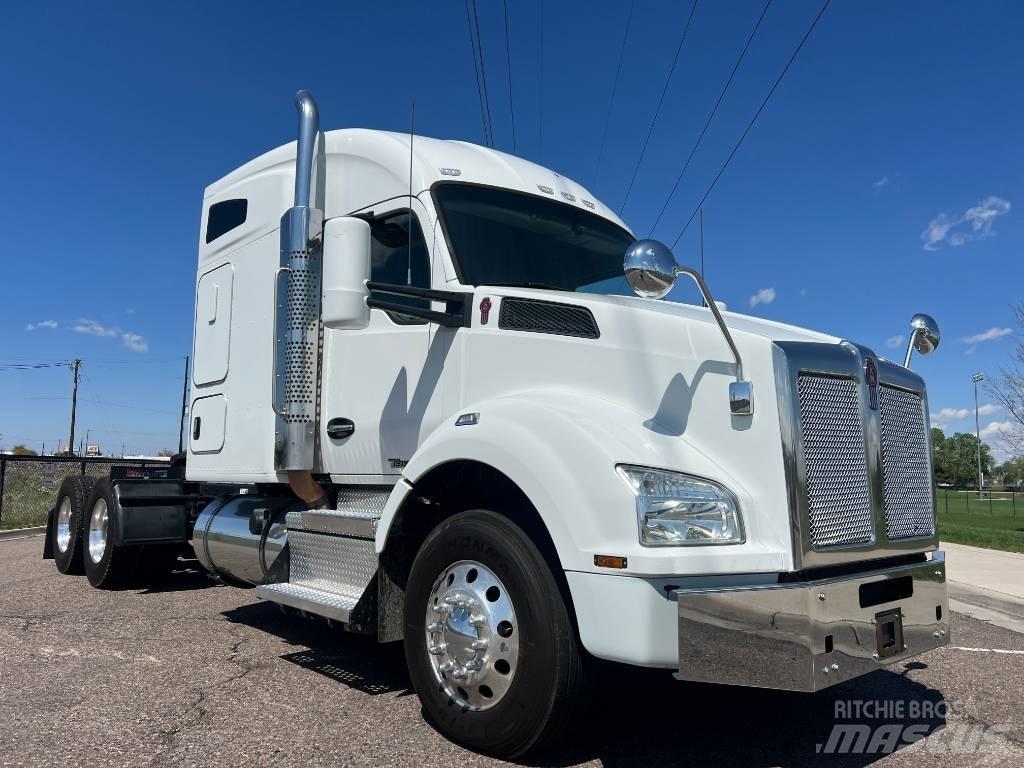 Kenworth T 880 Truck Tractor Units