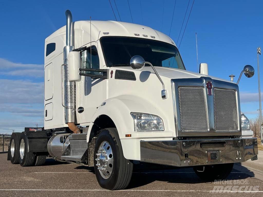 Kenworth T 880 Truck Tractor Units