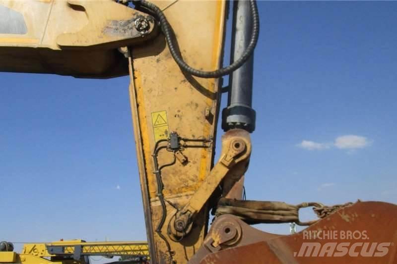 CAT 374FL Mini excavators < 7t