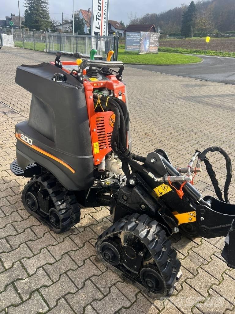 Ditch Witch R300 Trenchers