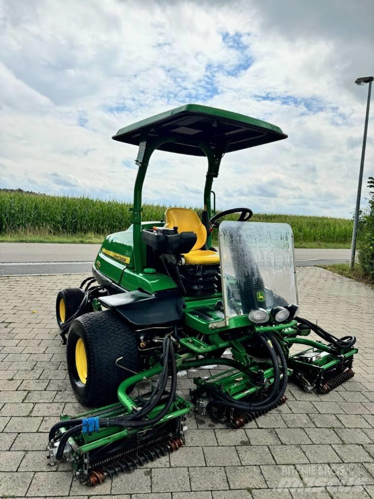 John Deere 8700 A Fairway mowers