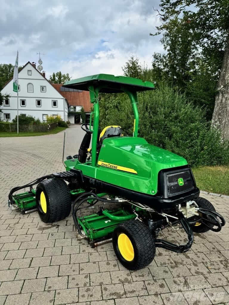 John Deere 8700 A Fairway mowers