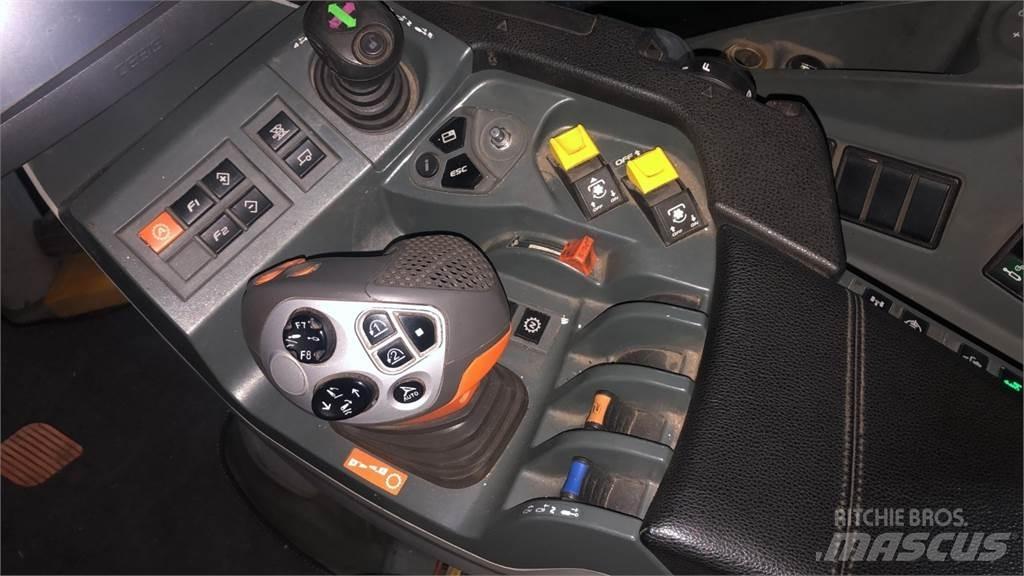 CLAAS AXION 810 Tractors