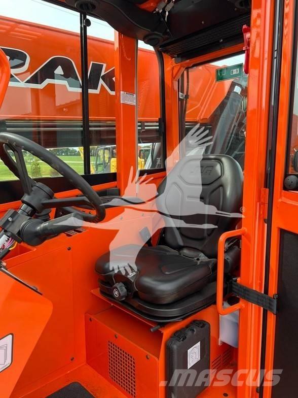 SkyTrak 8042 Telescopic handlers