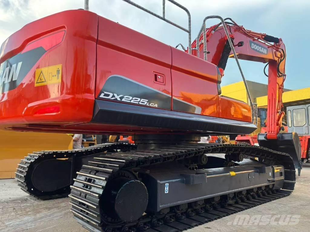 Doosan DX 225 LC Crawler excavators