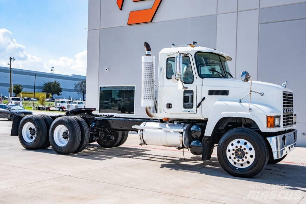 Mack CHN 613 Truck Tractor Units