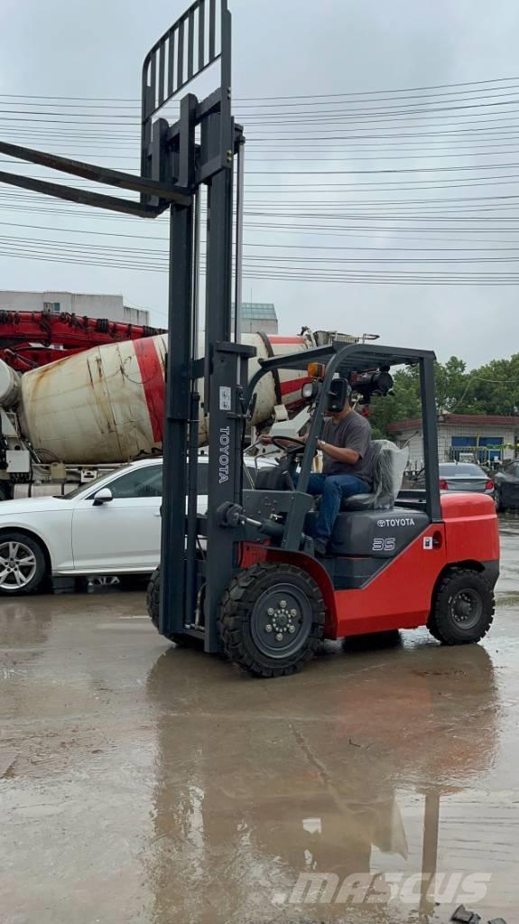 Toyota FD 35 Diesel trucks